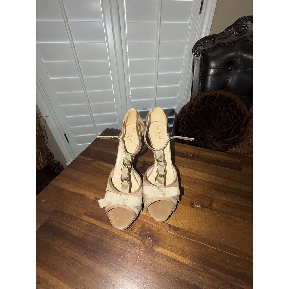 Kate Spade New York Glamour Tan Open Peep Toe Shoes Size 8 With Bow And Chain